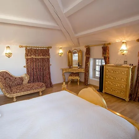 Chateau Rieutort Bed & Breakfast 4*