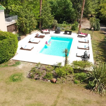 Chateau Rieutort Bed & Breakfast 4*